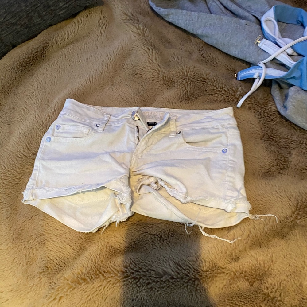 White shorts from American eagle